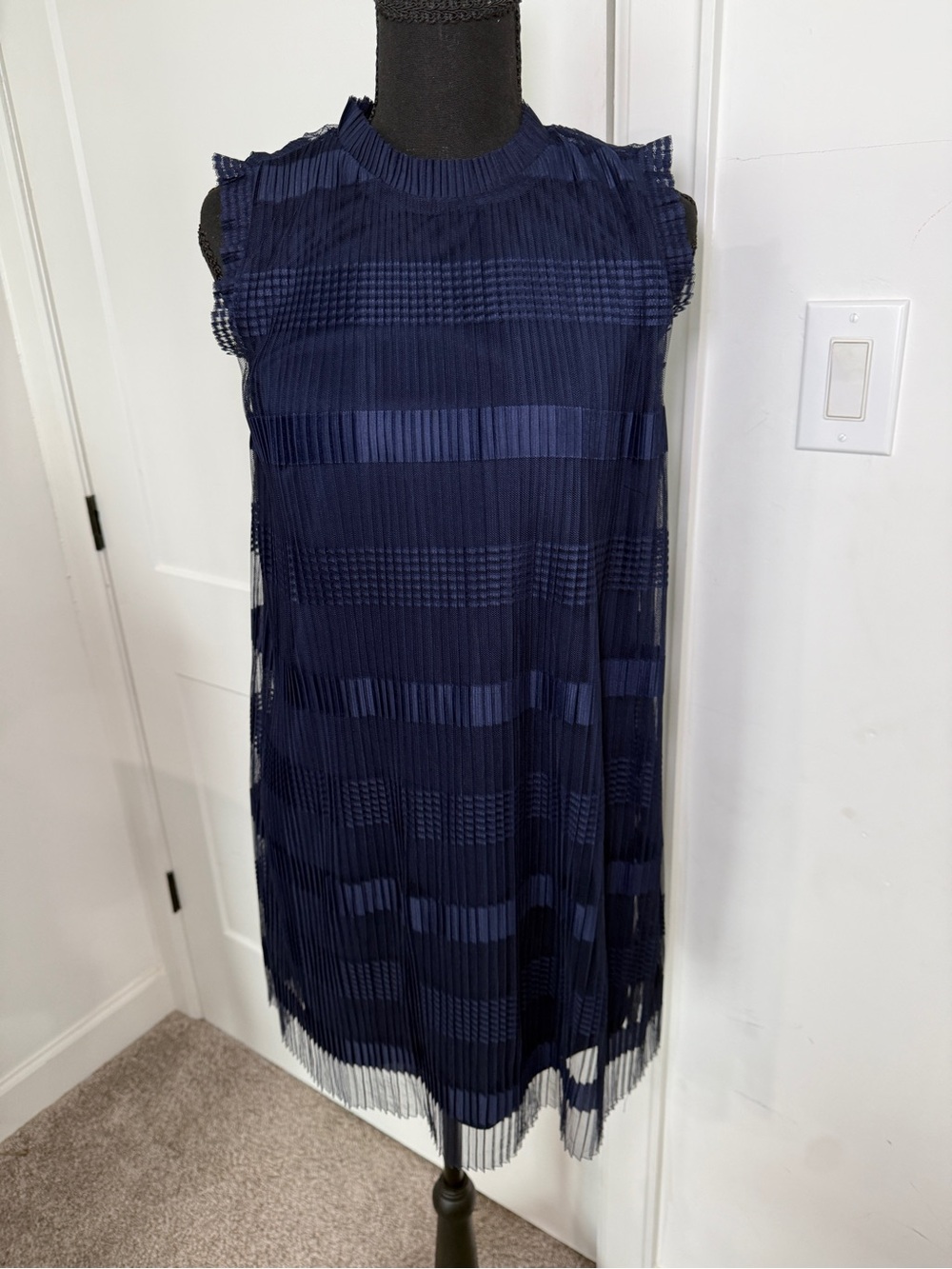 Julia Jordan Navy Blue Pleated Stripe Chiffon Shift Dress Size 6 EUC